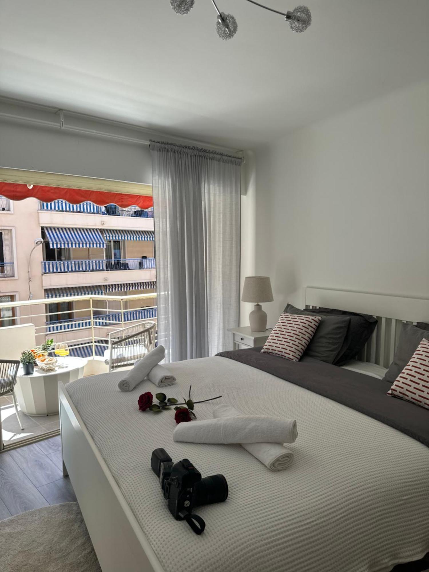 Apartamento T3appartement De Luxe Croisette En Face De La Martinez 80m2