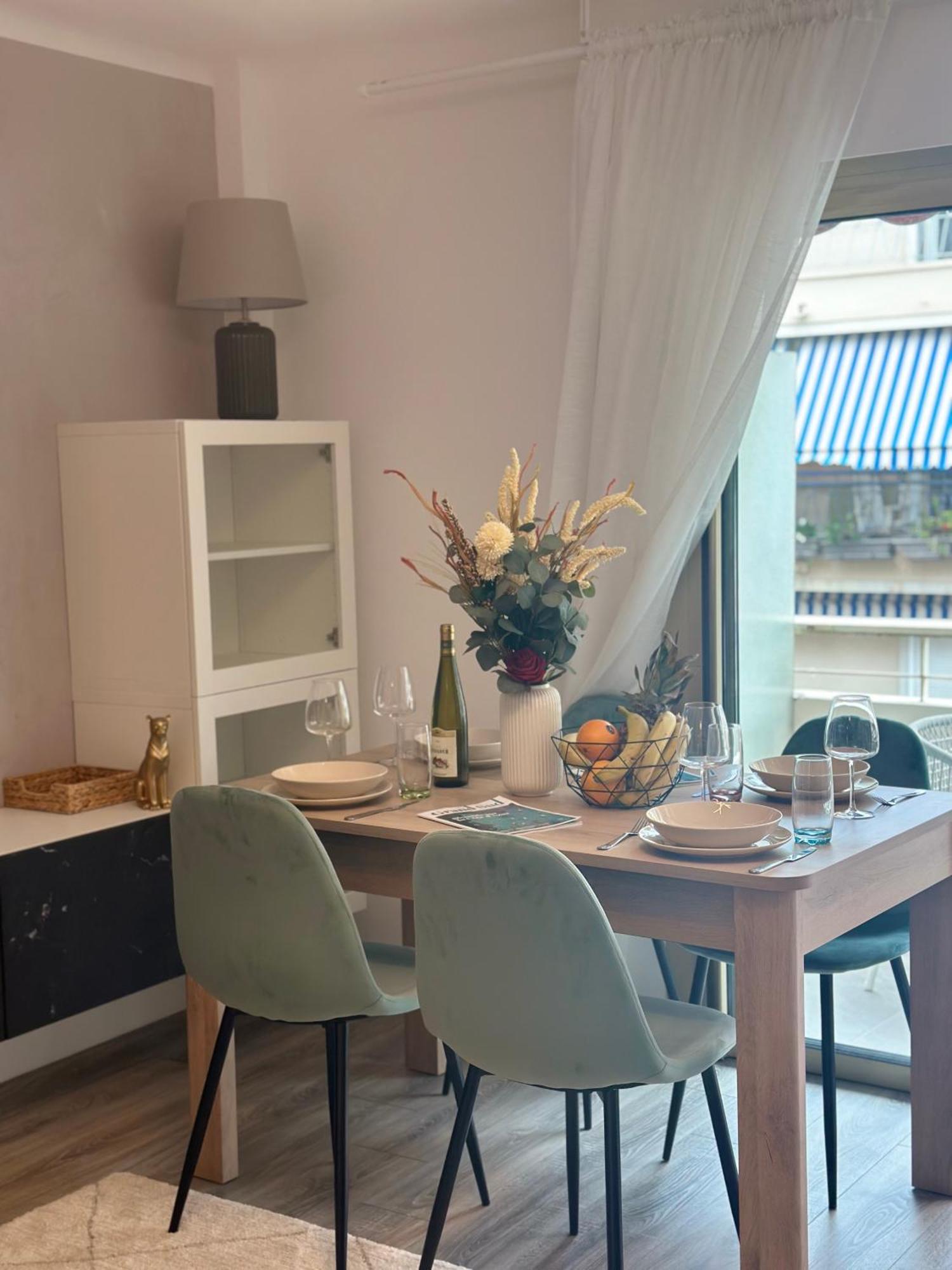 Apartamento T3appartement De Luxe Croisette En Face De La Martinez 80m2
